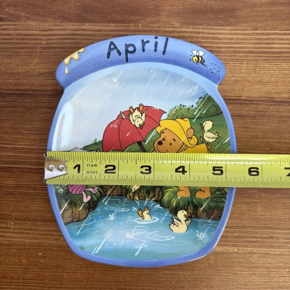 Bradford Exchange Winnie the Pooh Through the Year April Plate 7